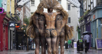 Giant lions head prowls Carnaby Street